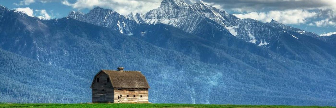 barn and mountains